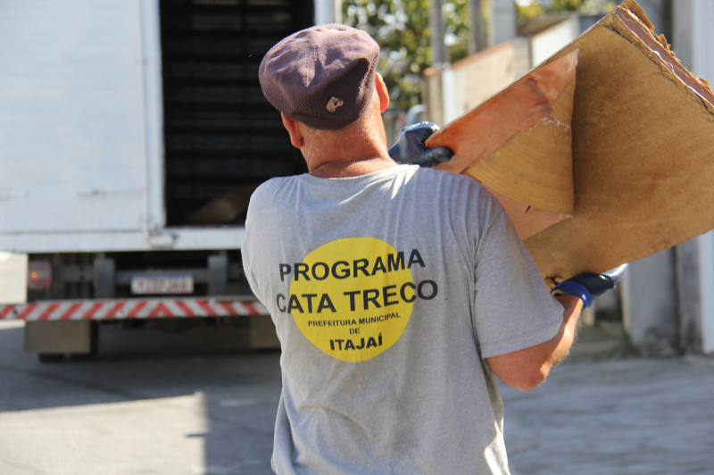 Caminhão Cata-Treco percorrerá 27 bairros em Itajaí para recolher móveis e eletrodomésticos sem uso