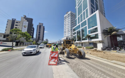 Avenida Marcos Konder passa por nova etapa de pavimentação asfáltica; atenção para desvios