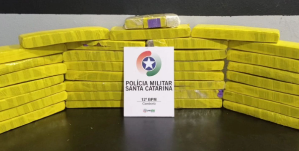 Polícia Militar apreende 20 kg de maconha e prende dois homens na Avenida Santa Catarina em BC e Camboriú