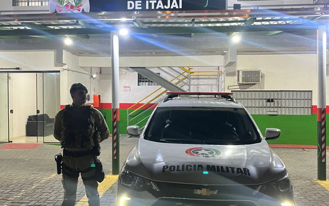 Polícia Militar de Itajaí captura homem com mandado de prisão ativo no Centro de Itajaí