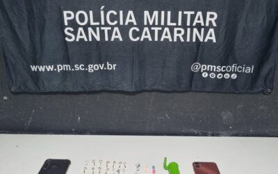 Ação rápida da PM em Itajaí prende jovem com drogas e dinheiro na Barra do Rio