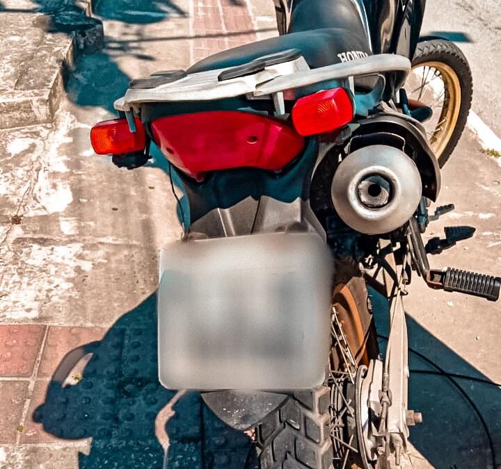 Fuga em alta velocidade termina com recuperação de moto furtada em Itajaí