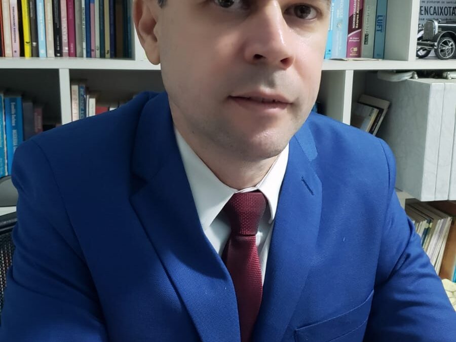 Robison Coelho e Rubens Angioletti anunciam novo secretário de Educação de Itajaí