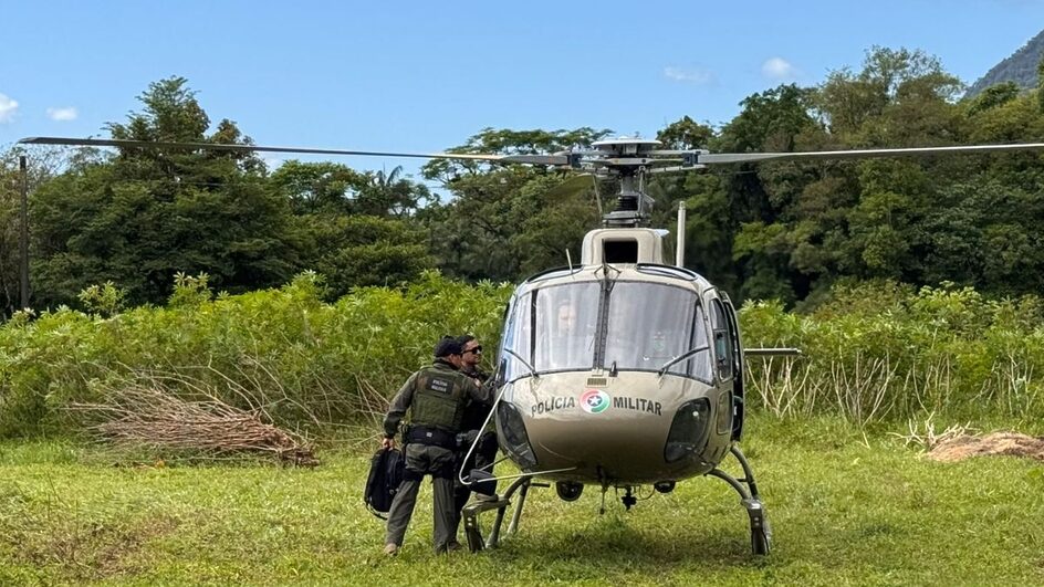 Pertences de jovem desaparecido no Pico Jurapê são encontrados em sobrevoo