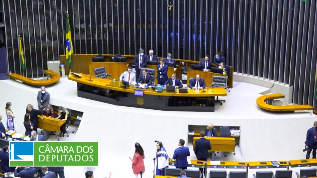 Santa Catarina pode ganhar mais quatro deputados federais com redistribuição de vagas baseada no "Censo de 2022"