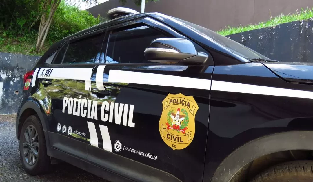 Operação conjunta entre DIC de Itajaí e Delegacia de Navegantes resulta na captura de foragido com mandado de prisão ativo