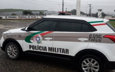 Polícia Militar prende homem com mandados de prisão em Itajaí
