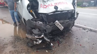 Acidente na SC-412 deixa duas pessoas feridas em Ilhota