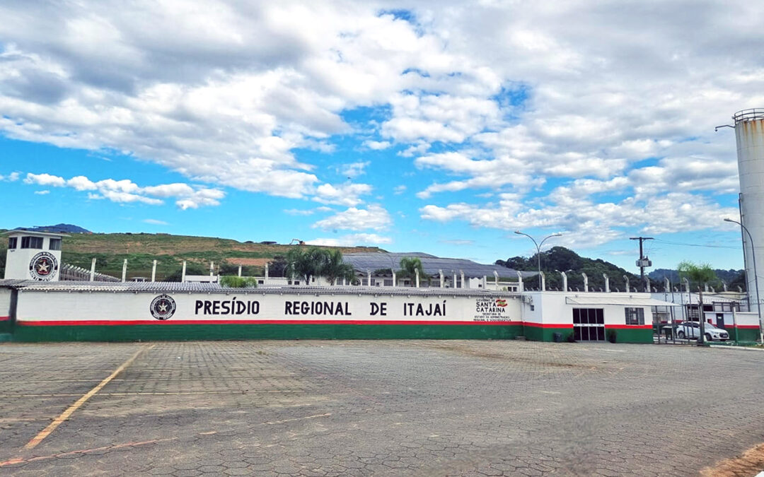 SAIDINHA: Quase 300 presos são liberados do complexo da Canhanduba em Itajaí; número é ainda maior em outros estados