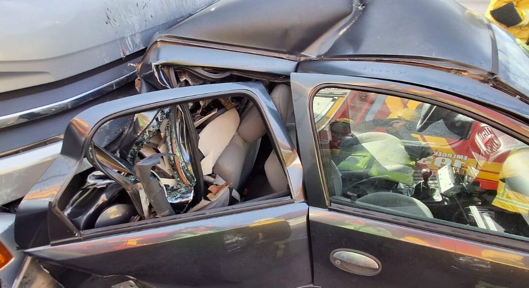 Acidente na BR-101 deixa trânsito lento e engavetamento em Itajaí
