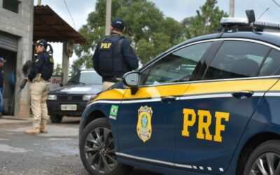 PRF apreende 44 kg de drogas em caminhonete furtada com placas falsas na BR-101