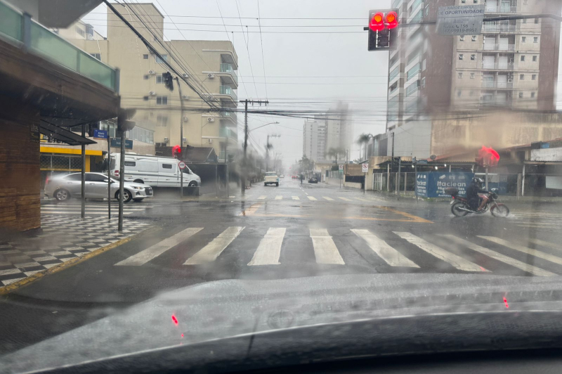 Defesa Civil atende 35 ocorrências durante chuva intensa em Itajaí