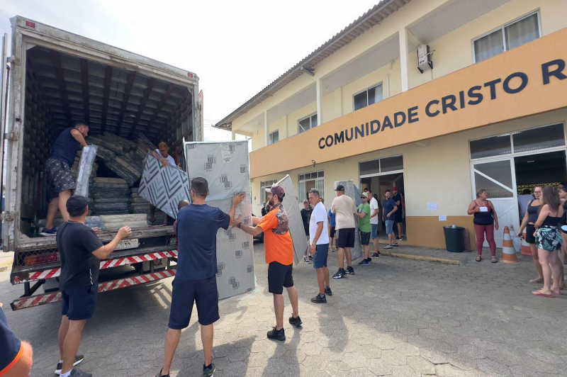 Solidariedade: Defesa Civil de Itajaí envia 200 colchões a Itapema após fortes chuvas