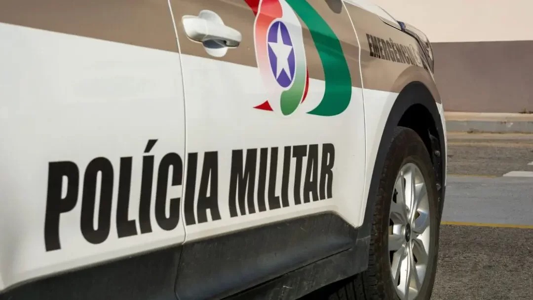 Homem corta pneu de viatura para quitar dívida com traficantes em Itajaí