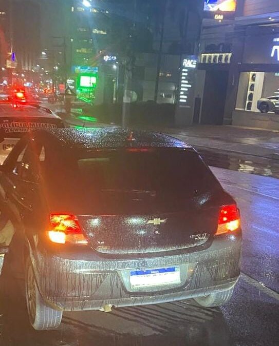 Polícia Militar recupera carro roubado e prende quatro suspeitos na divisa com Balneário Camboriú