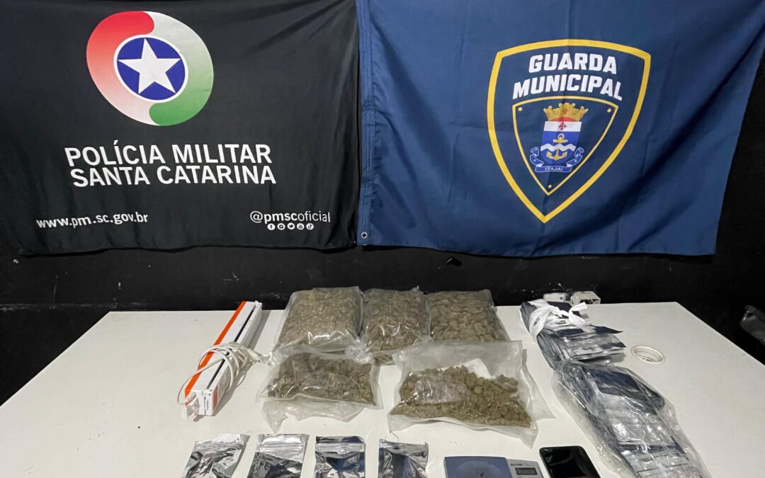 Operação conjunta da PM e GMI apreende 1,6 Kg de maconha e prende suspeito por tráfico em Itajaí