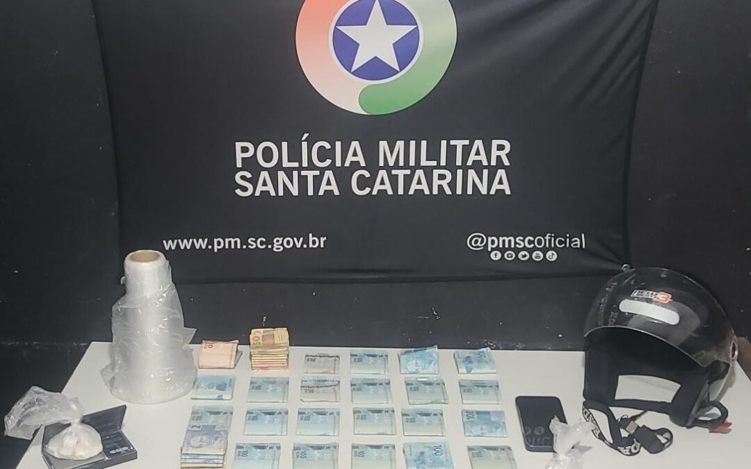 Polícia Militar desmantela esquema de tráfico de drogas em Itajaí