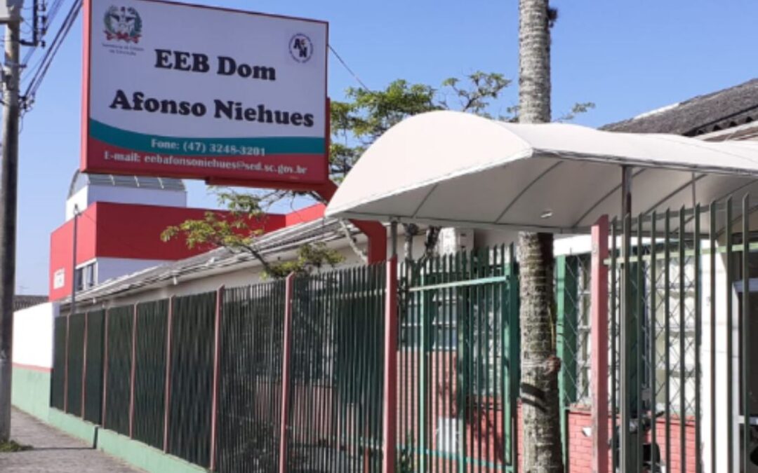 Professor denunciado por assédio no ano passado, na Escola Estadual Afonso Niehues, retorna a salas de aula em 2025