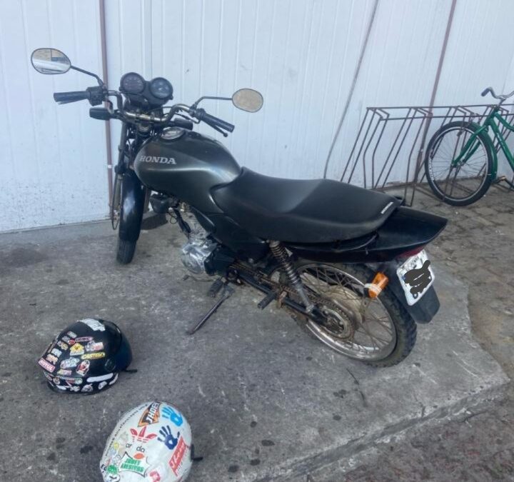 Jovem de 18 anos é preso com moto furtada em São João