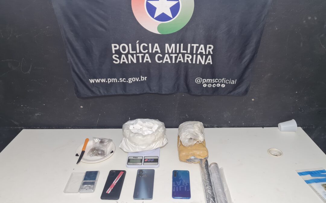 Polícia Militar desarticula ponto de tráfico e prende três pessoas em Itajaí