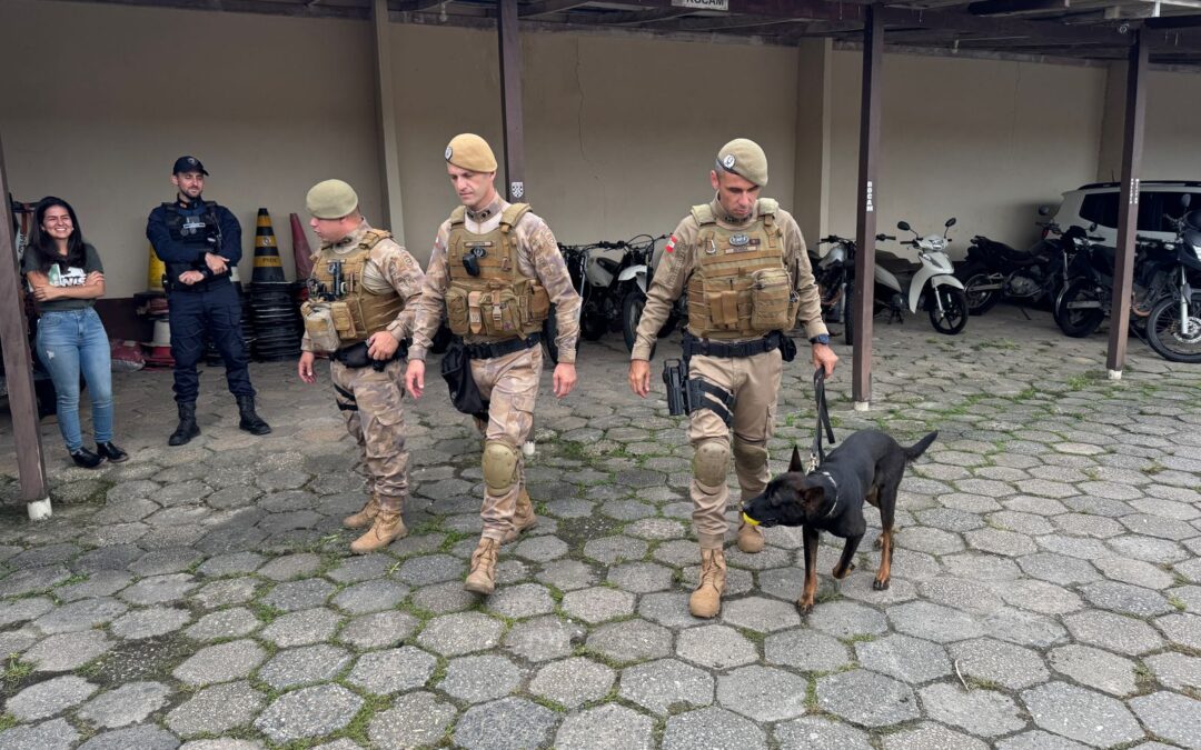 Inis e Guarda Municipal visitam canil setorial da PM de Itajaí