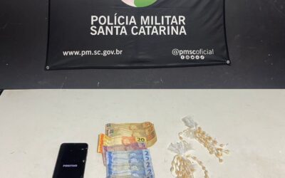 Adolescente de 14 anos é apreendida por tráfico de drogas próximo a escola em Itajaí