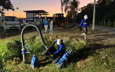Semasa aumenta capacidade de adutora de água bruta com uso de tecnologia de limpeza, em Itajaí