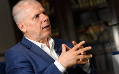 Presidente do INSS é afastado em operação da PF que investiga fraude bilionária contra aposentados