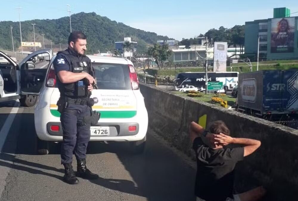 Engenheiro desaparece após festa, dirige carro da prefeitura e diz ter fugido para a mata por dois dias