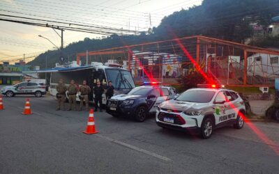 Polícia Militar cumpre dois mandados de prisão em operações distintas em Itajaí; prisões ocorreram nos bairros Matadouro e Cidade Nova nesta terça-feira (16)