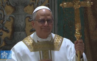 Papa Leão XIV clama por igreja como luz em tempos sombrios no Vaticano