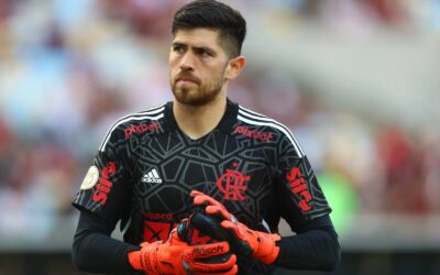 Goleiro Rossi, do Flamengo, tem carro blindado atingido por tiros em tentativa de assalto no RJ