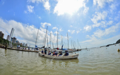 Regata clássica de remo reúne 288 alunos da rede municipal no aniversário de Itajaí