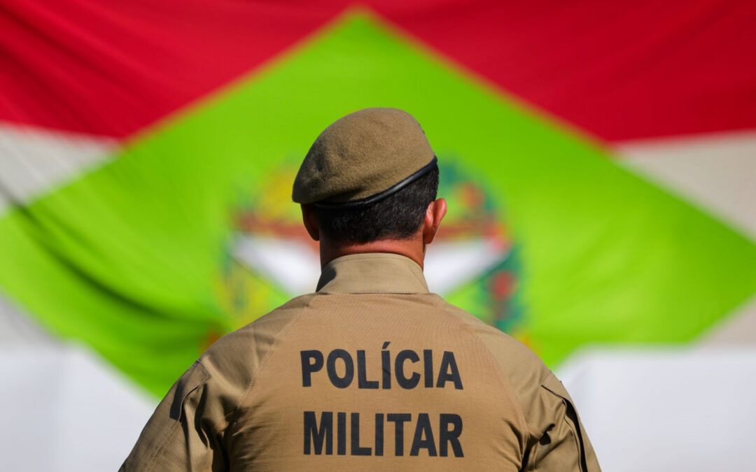 PM cumpre mandado de prisão por tráfico de drogas, em Itajaí