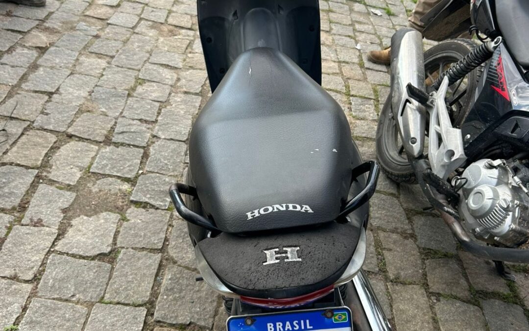 Polícia Militar conduz suspeito por receptação de veículo em Itajaí