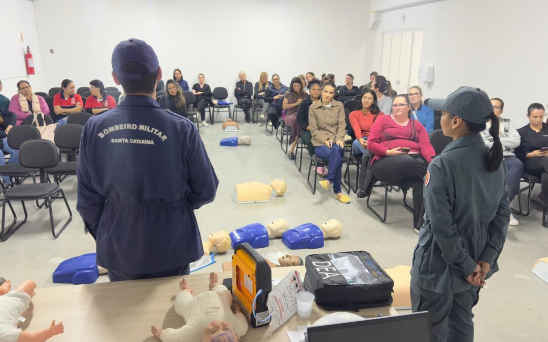 Corpo de Bombeiros Militar capacita Saúde de Penha sobre atendimento de parada cardiorrespiratória