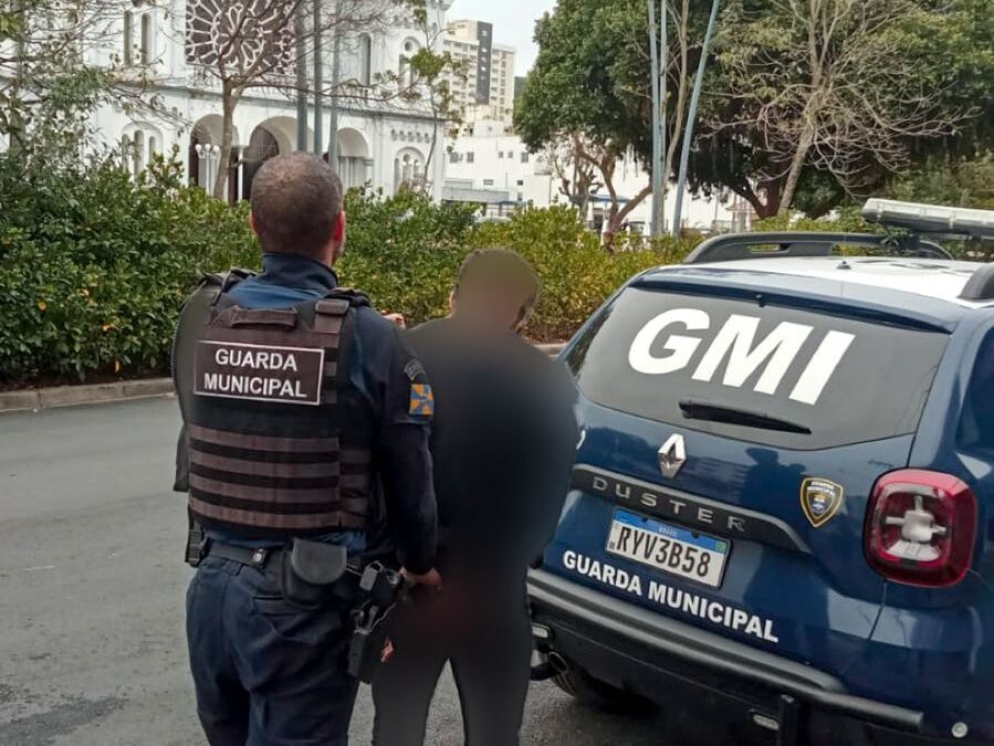 GMI cumpre mandado de prisão por homicídio no Centro de Itajaí