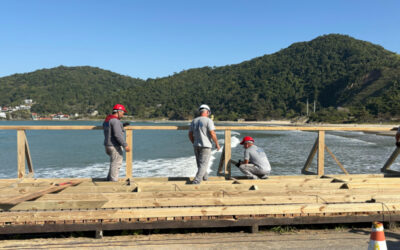 Secretaria de Obras realiza recuperação dos decks do Molhe da Barra