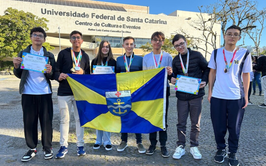 Itajaí conquista oito medalhas na maior olimpíada de matemática do mundo e tem escola premiada