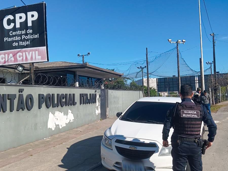 Guarda Municipal recupera veículo furtado com placa adulterada em Itajaí