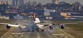 Pane seca no ar: voo da Lufthansa pousa de emergência em Guarulhos após falha no reabastecimento; o avião vindo da Alemanha ainda teve toque de “may day”