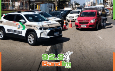 Fiscalização aborda 100 veículos e remove 7 para o pátio em Itajaí