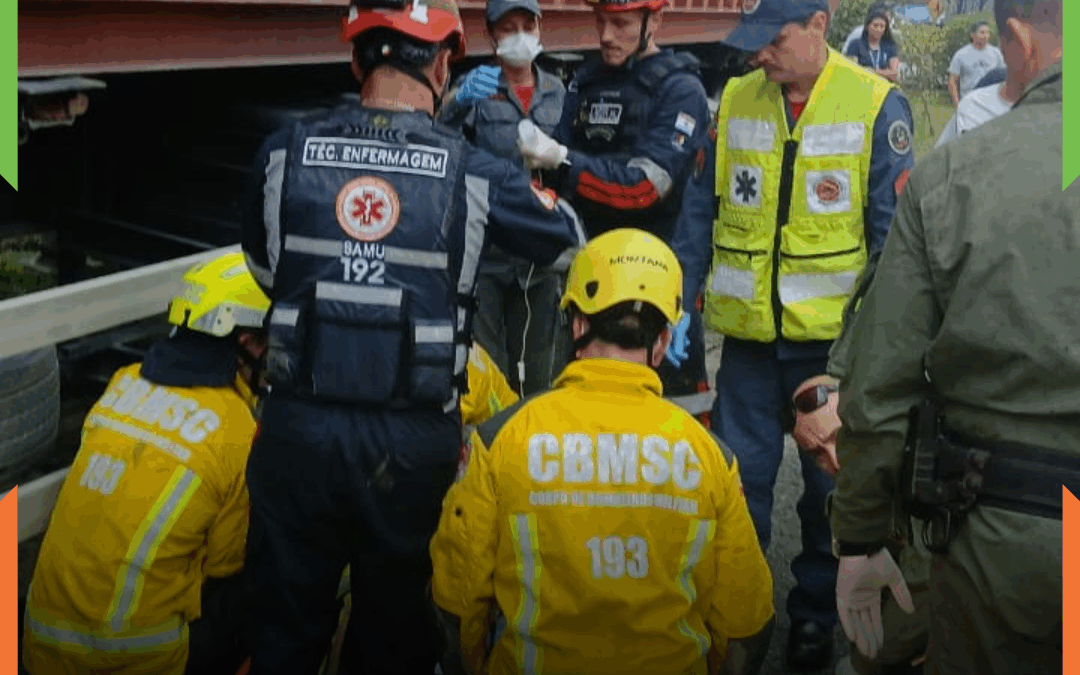 Homem fica gravemente ferido após ser atropelado por caminhão em SC