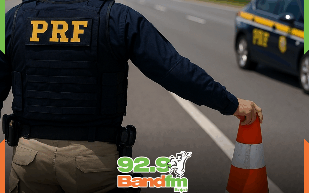 Acidente com quatro carros bloqueia saída da BR-101 e causa longo congestionamento