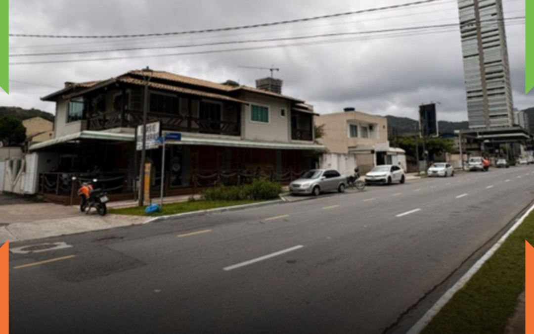 Moradores da Nova Divinéia perdem disputa por usucapião e risco de despejo preocupa comunidade na Praia Brava
