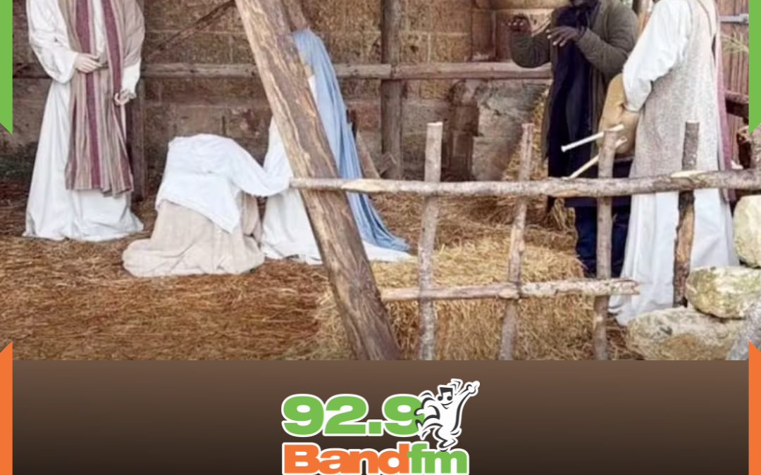 NÃO É POSSÍVEL: Fugitivo tenta escapar da polícia se fingindo de estátua em presépio na Itália