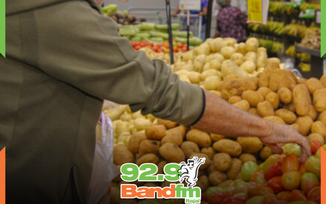 Cesta básica em Navegantes cai quase 5% e atinge menor valor do ano, aponta Procon