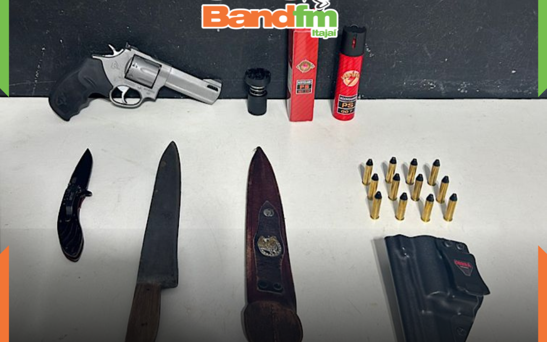 Homem é detido em Itajaí após denúncia de violência doméstica e apreensão de arma