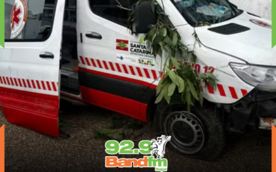 GTA? Paciente embriagado agride equipe do SAMU, rouba ambulância e provoca acidente na BR-470