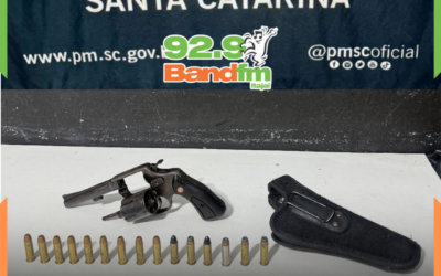 Discussão em veículo leva PM a apreender arma irregular e deter suspeito em Itajaí